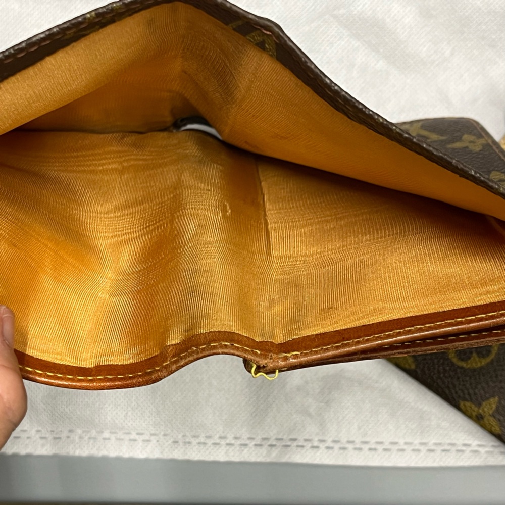 Louis Vuitton fold over purse/wallet - Picture 9 of 16